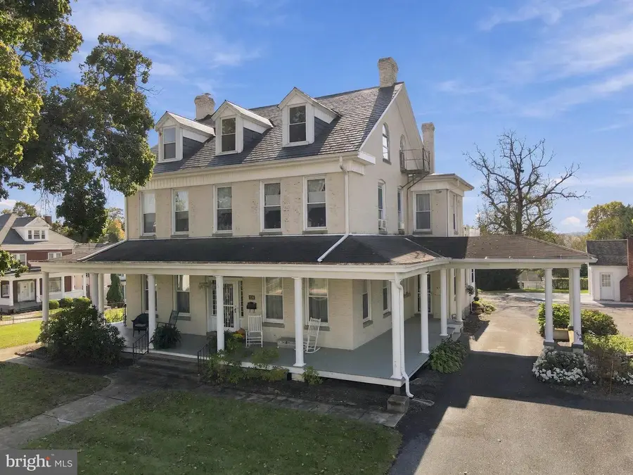 120 E 3rd St, Waynesboro, PA 17268 - #2