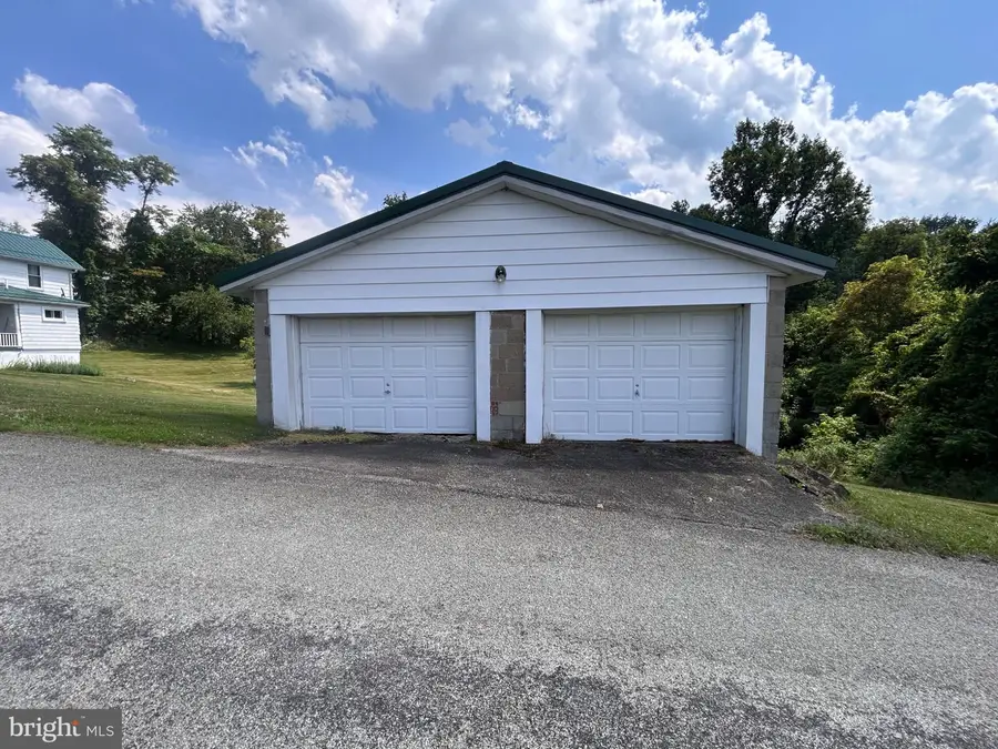 148 Pig Ln, Grindstone, PA 15442 - #2