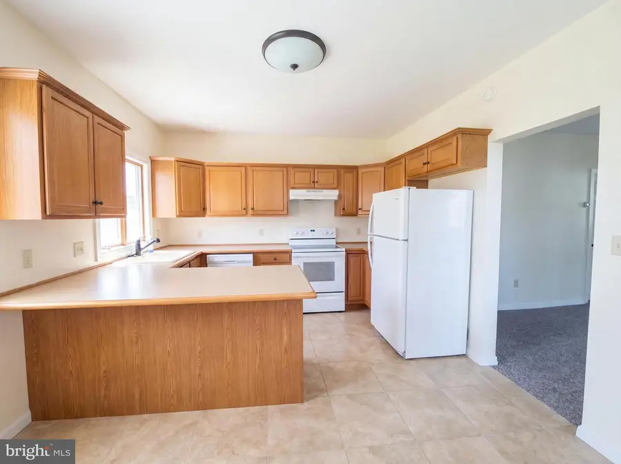 914 Pennsylvania Ave, Huntingdon, PA 16652 - #2