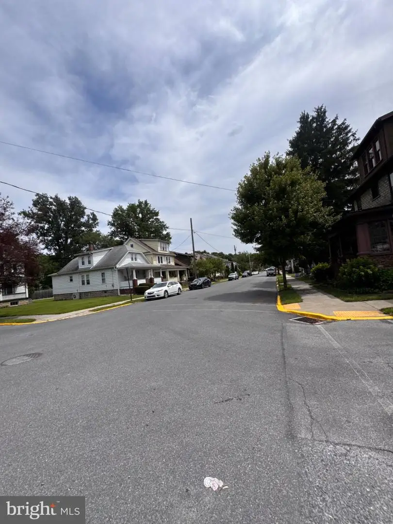 513 16th St, Huntingdon, PA 16652 - #2