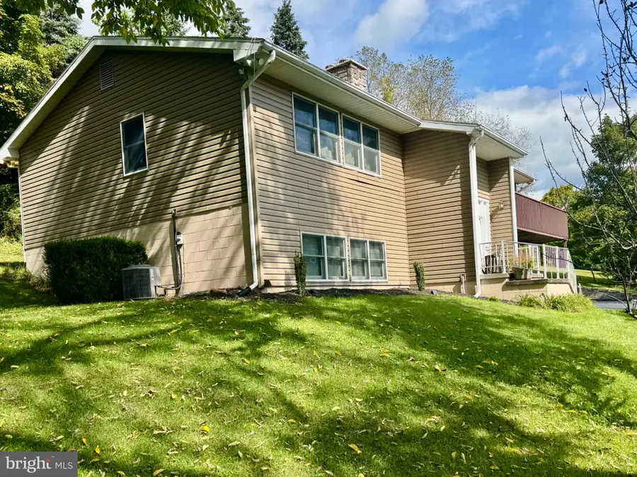 331 Simpson St, Huntingdon, PA 16652 - #2