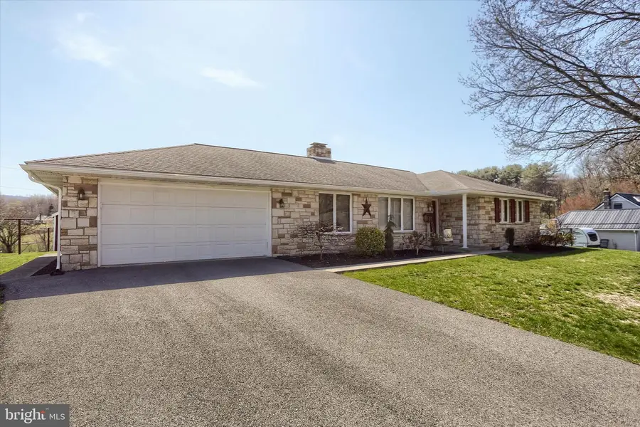 162 Oak Dr, Thompsontown, PA 17094 - #2