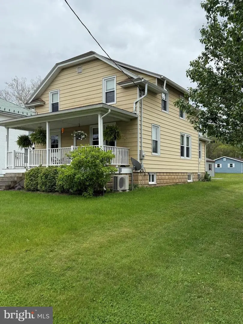 484 E Main St, Thompsontown, PA 17094 - #1