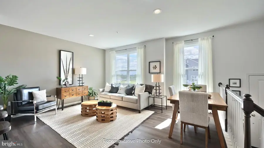 49 N Conifer Dr, Elizabethtown, PA 17022 - Image #2