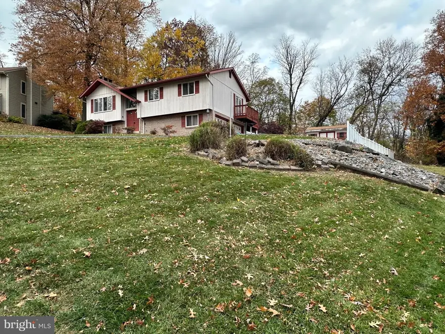 2776 Stevens Summit Dr, Columbia, PA 17512 - Image #2