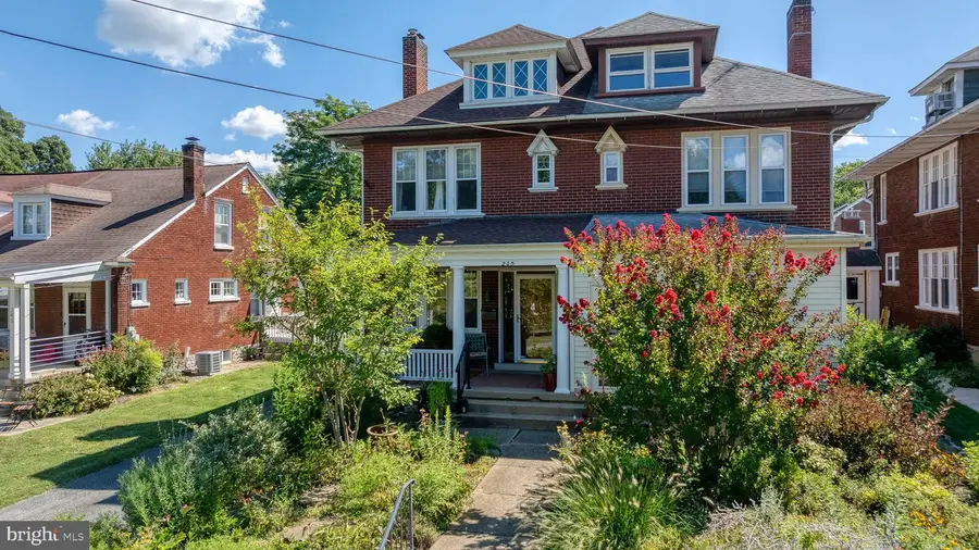 245 Atkins Ave, Lancaster, PA 17603 - Image #2