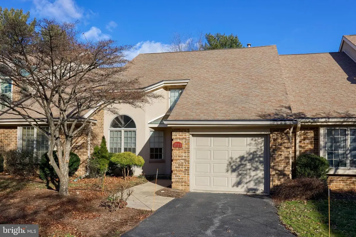 211 Willow Valley Dr, Lancaster, PA 17602 - #1