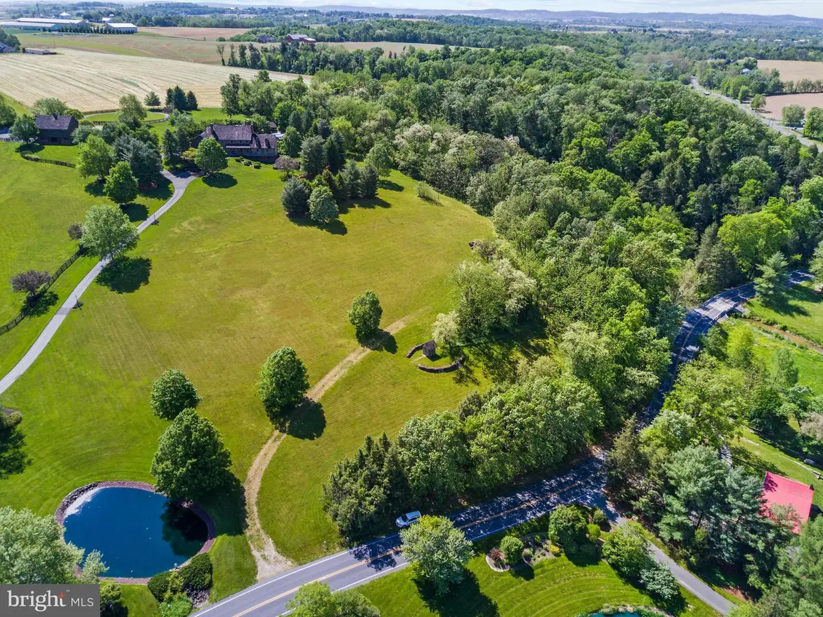 3571 Meadow View Rd, Manheim, PA 17545 - Image #1