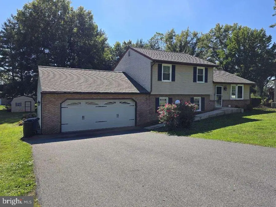 8 Sherri Ln, Lititz, PA 17543 - Image #3