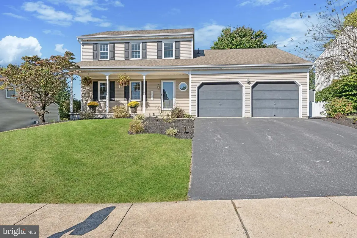 11 Carriage Ln, Ephrata, PA 17522 - Image #1
