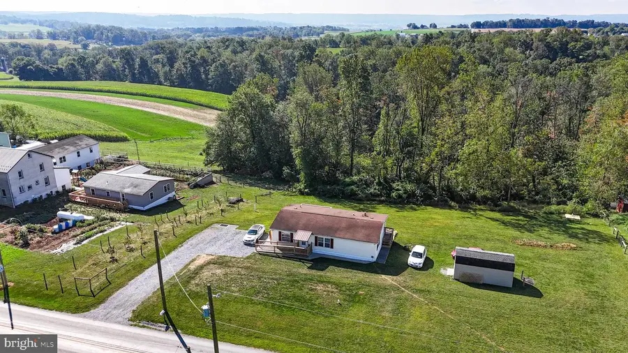 5892 Meadville Rd, Narvon, PA 17555 - Image #2