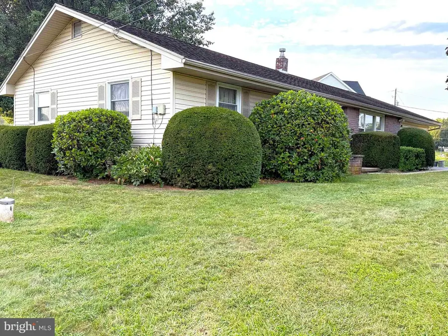 136 Martin Dr, Reinholds, PA 17569 - Image #2