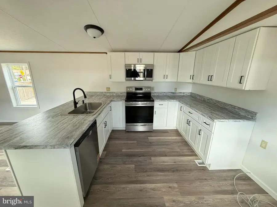 2 Freeman Dr, Reinholds, PA 17569 - Image #3