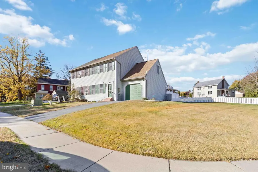 15 Beech Ln, Elizabethtown, PA 17022 - Image #2