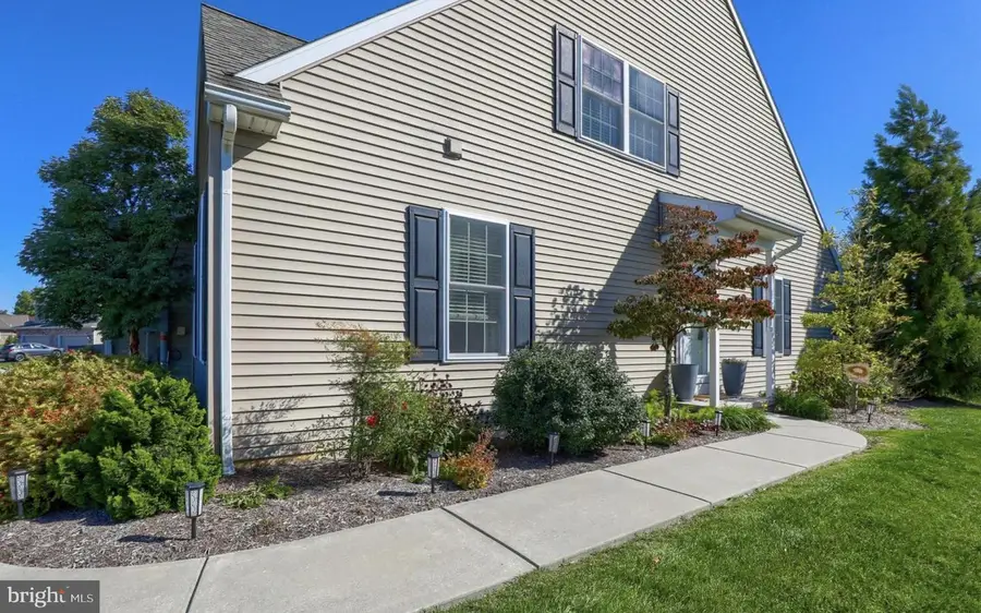 587 Farmview Ln, Mount Joy, PA 17552 - Image #2