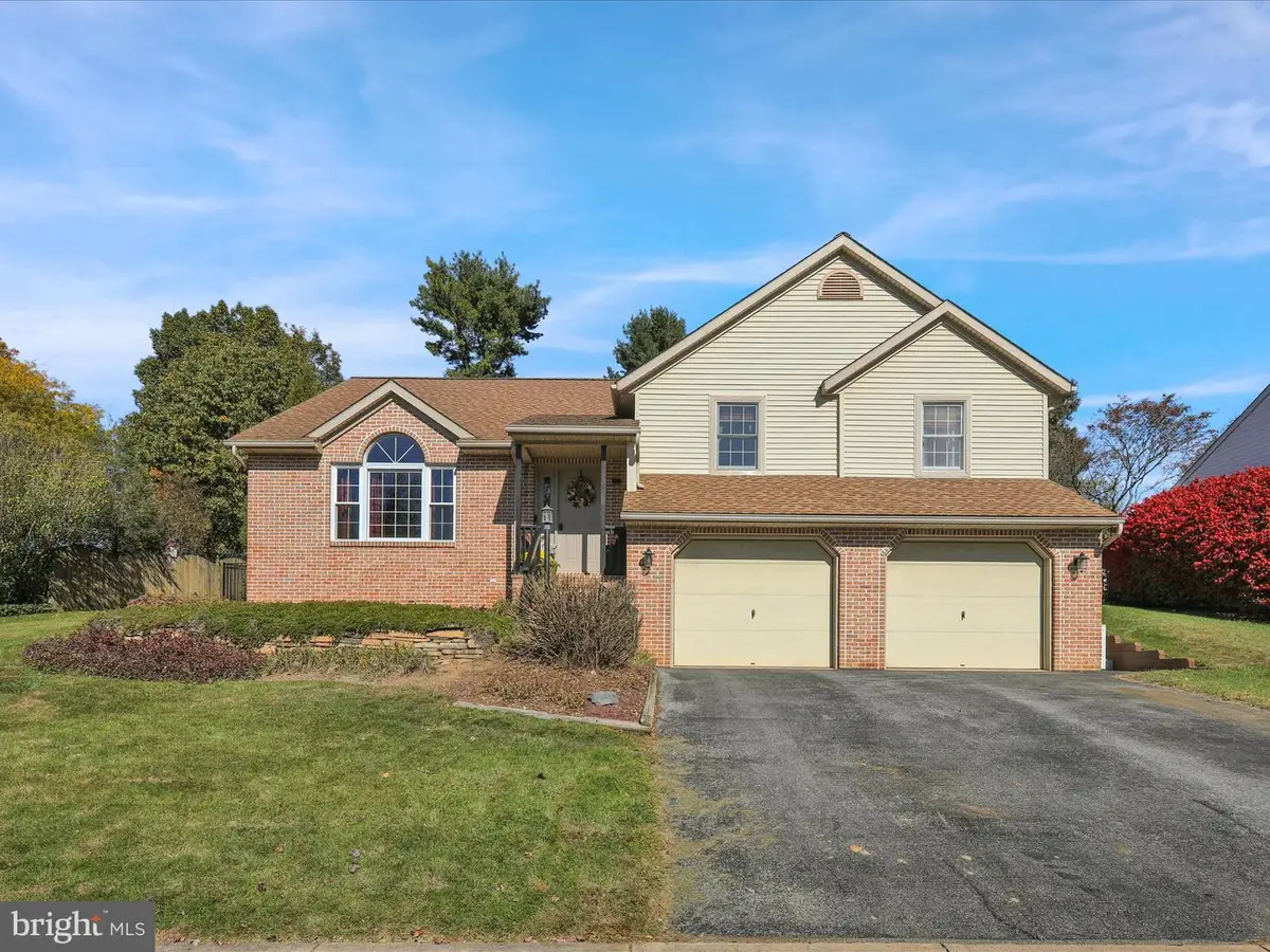 106 Westview Dr, Akron, PA 17501 - Image #1