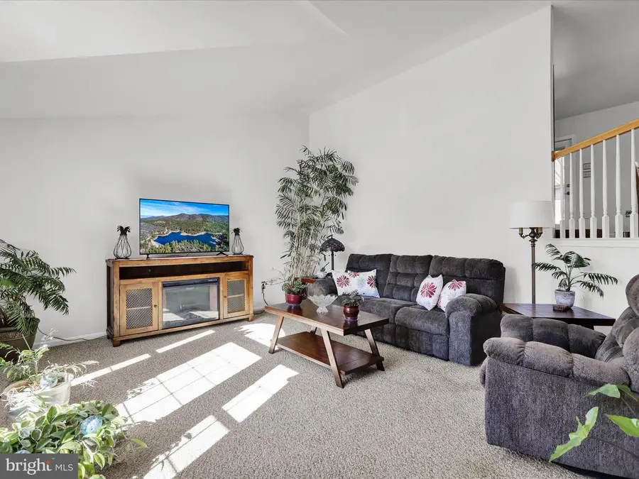 106 Westview Dr, Akron, PA 17501 - Image #2