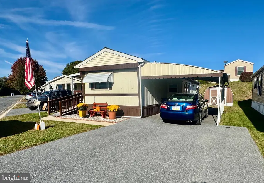 114 Ridgewood Mnr, Manheim, PA 17545 - Image #2