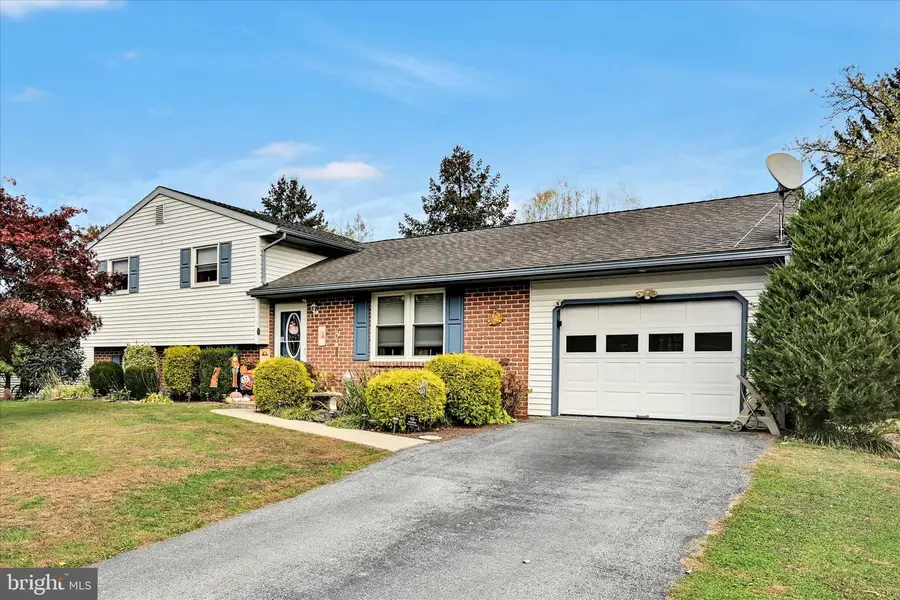137 Cliff Ln, Elizabethtown, PA 17022 - Image #3