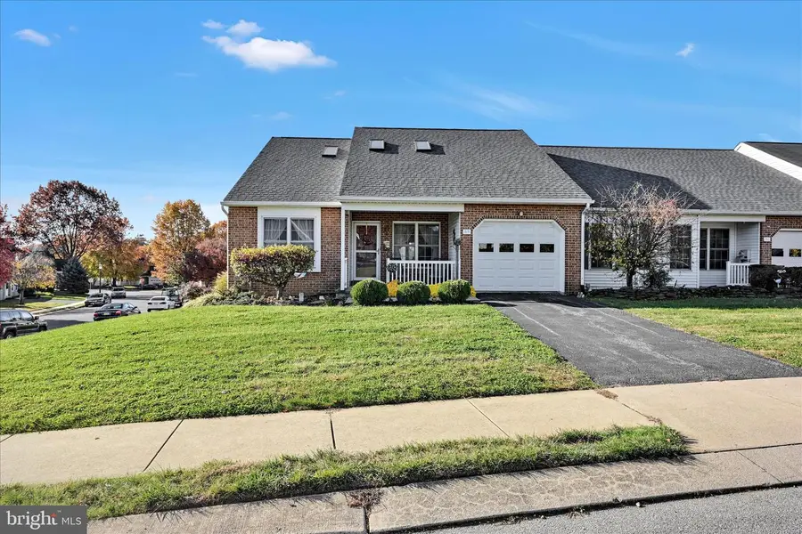 53 Knollwood Rd, Millersville, PA 17551 - Image #2