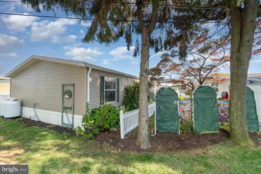 8 Janis Rd, Gordonville, PA 17529 - Image #2