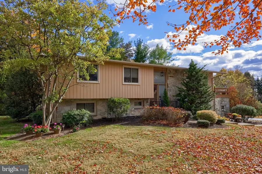 310 Bluff View Dr, Lancaster, PA 17601 - Image #2