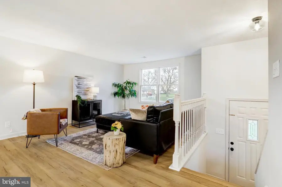 1038 Stellar Dr, Mount Joy, PA 17552 - Image #2