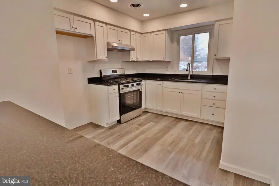 305 Greenland Dr, Lancaster, PA 17602 - Image #3