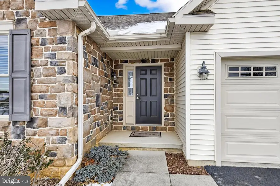 5315 Oak Leaf Dr, Mount Joy, PA 17552 - Image #2