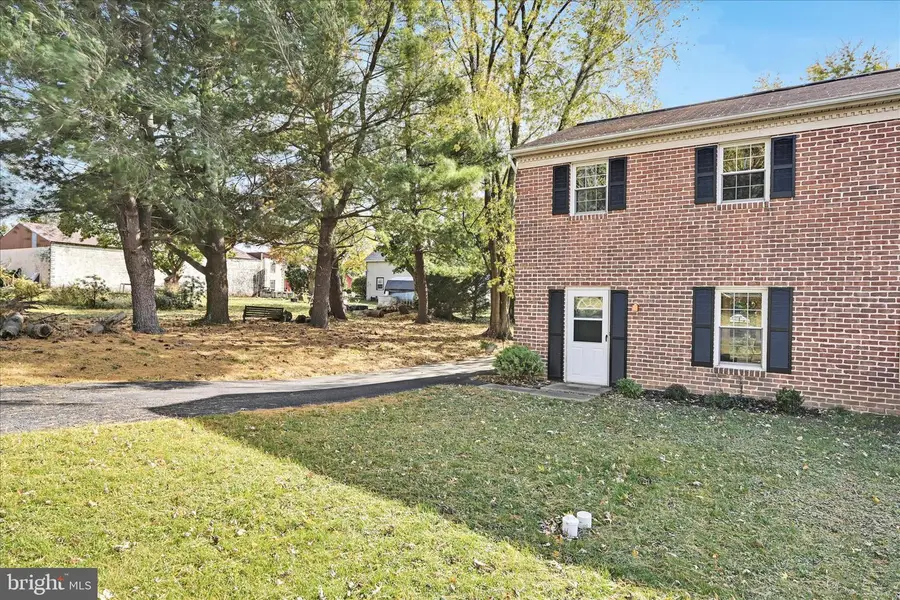 602 Bernhard Ave, Mount Joy, PA 17552 - Image #2