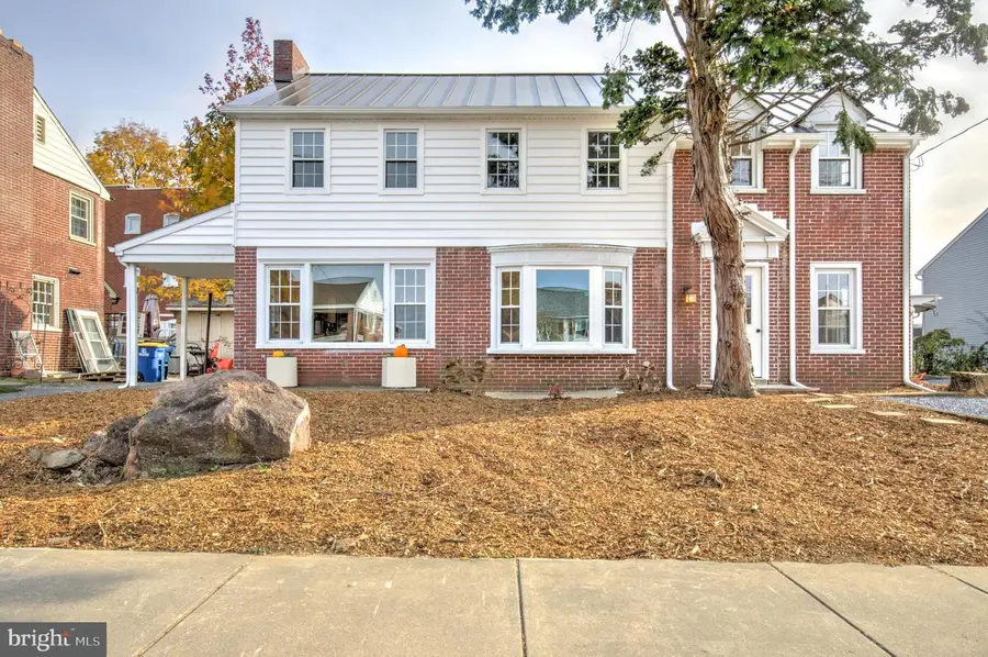 148 E Broad St, New Holland, PA 17557 - Image #2