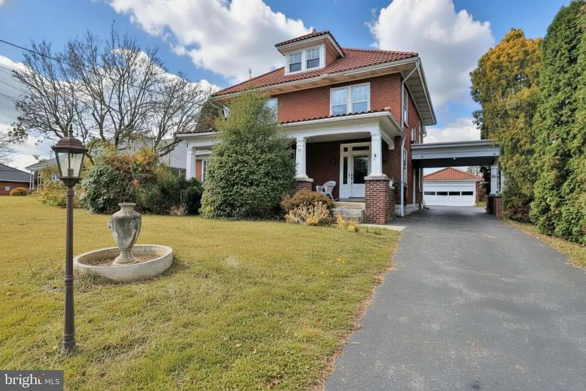 320 S 9th St, Akron, PA 17501 - Image #1