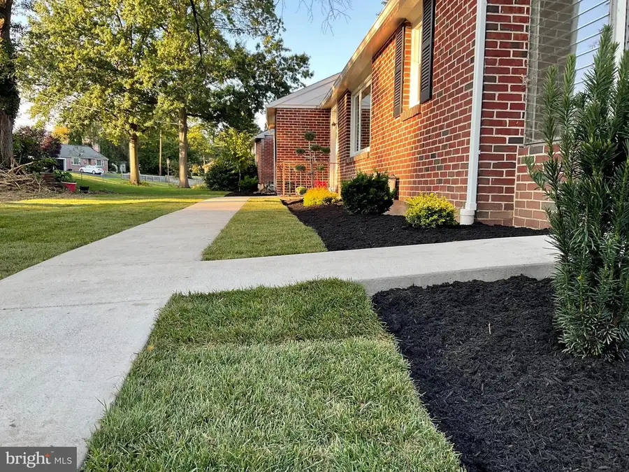 56 Peacock Dr, Lancaster, PA 17601 - Image #2