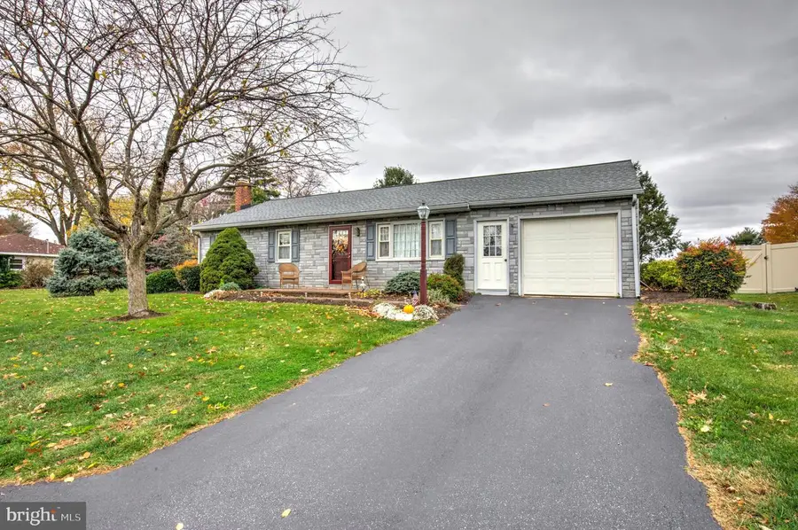 753 Walnut St, New Holland, PA 17557 - Image #2