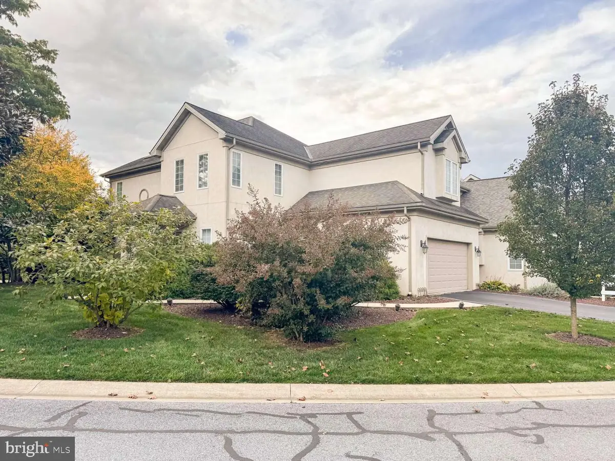 701 Woodfield Dr, Lititz, PA 17543 - Image #1