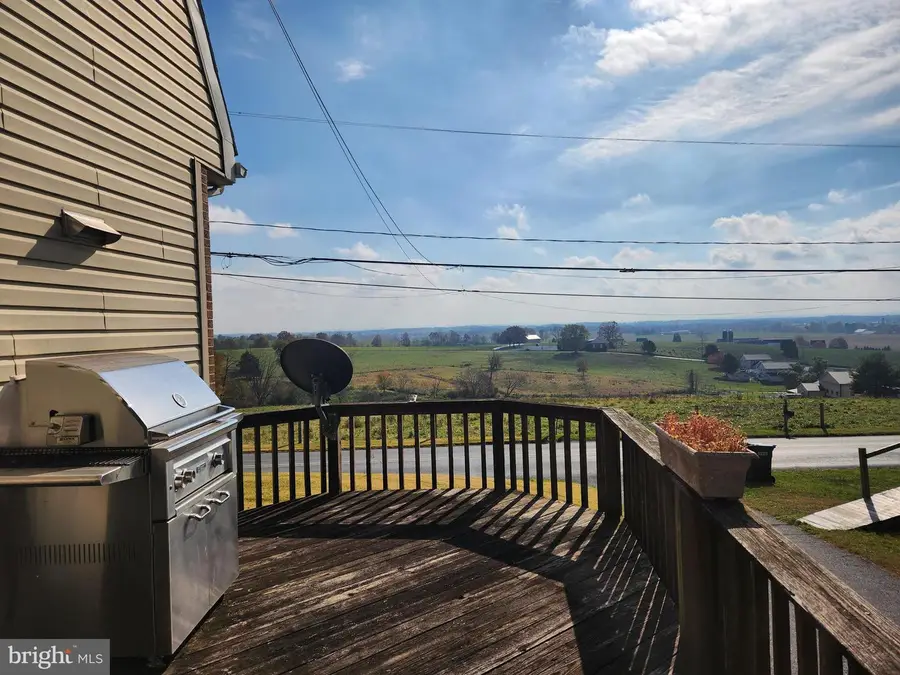827 Disston View Dr, Lititz, PA 17543 - Image #2