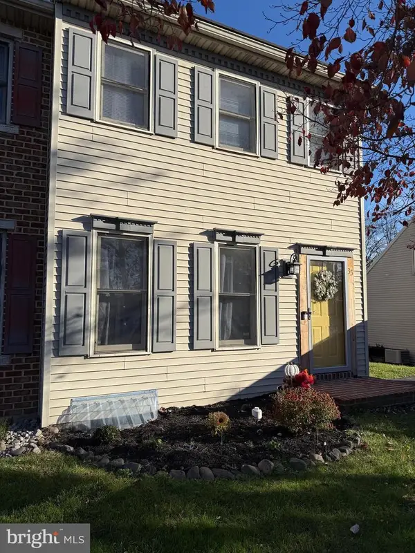 35 Beech Ln, ELIZABETHTOWN, PA 17022