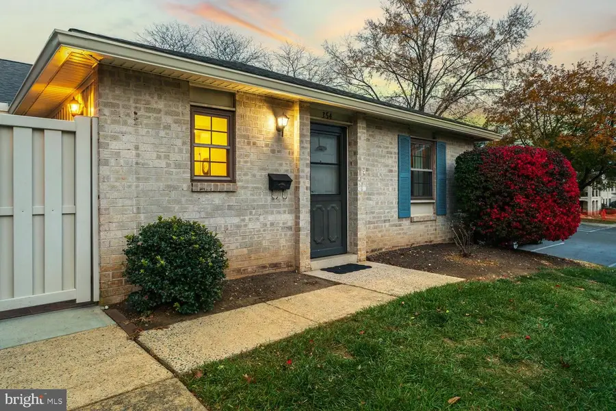 354 Valleybrook Dr, Lancaster, PA 17601 - Image #2