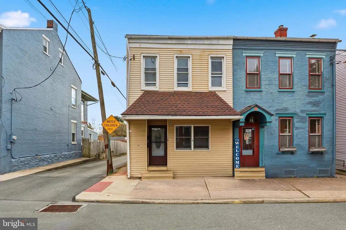 128 N 7th St, Columbia, PA 17512 - Image #1