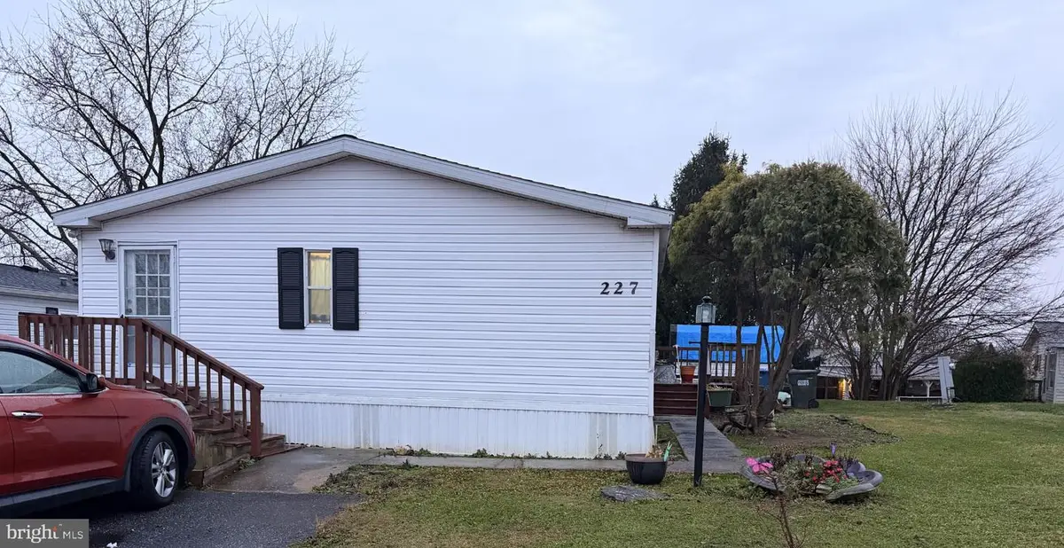 227 Longwood Ct W, Lancaster, PA 17603 - Image #1