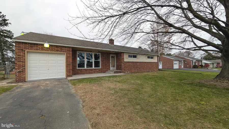 70 Hellers Church Rd, Leola, PA 17540 - Image #2