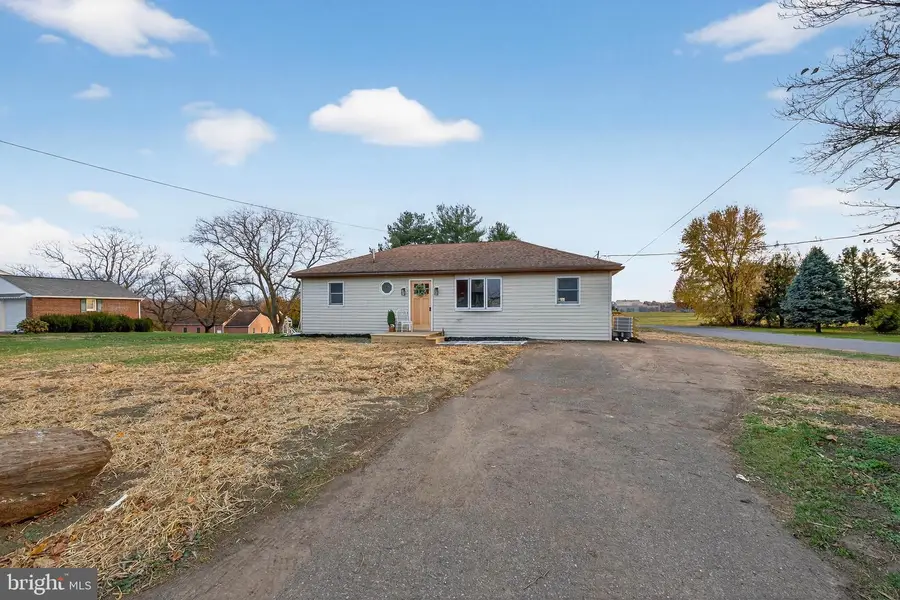 2472 Leaman Rd, Ronks, PA 17572 - Image #2