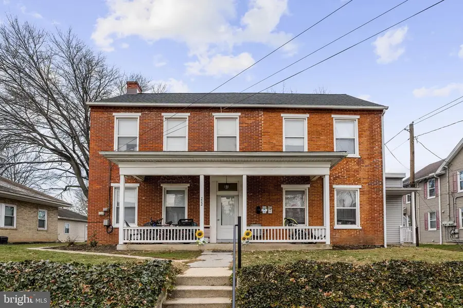 222 E High St, Manheim, PA 17545 - Image #2