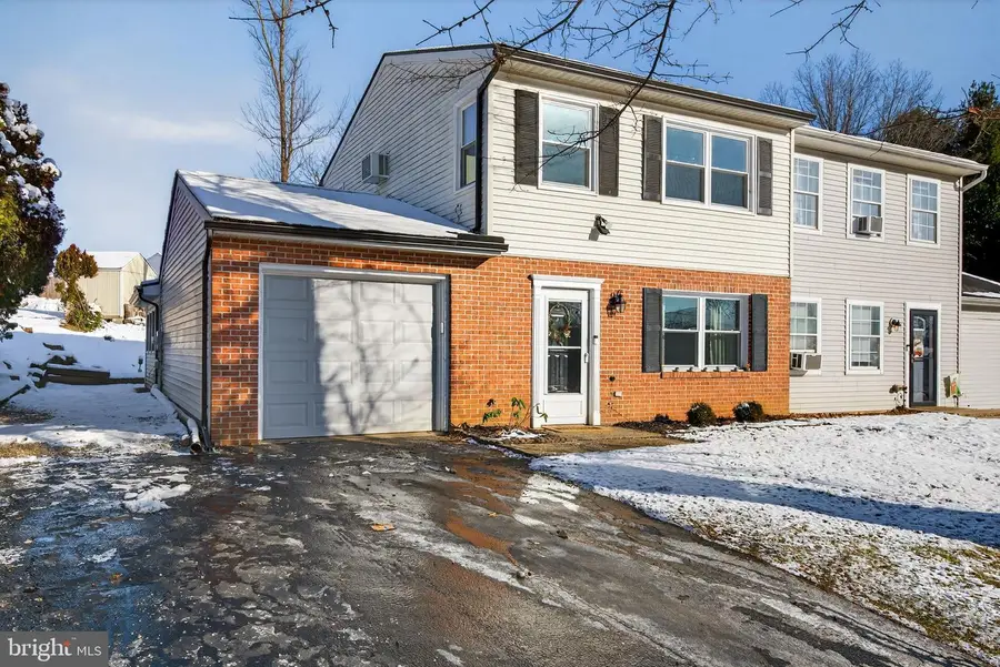 1004 Tom Paine Dr, Lancaster, PA 17603 - Image #2