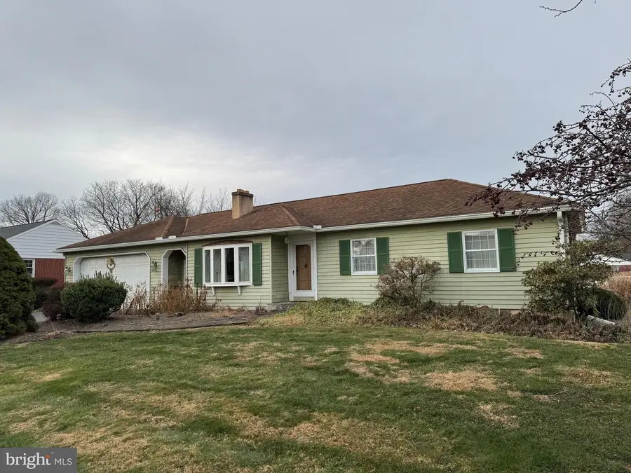 320 Crestline Dr, Willow Street, PA 17584 - Image #2