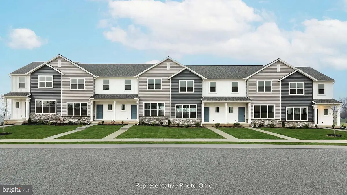 38 N Conifer Dr, Elizabethtown, PA 17022 - Image #1