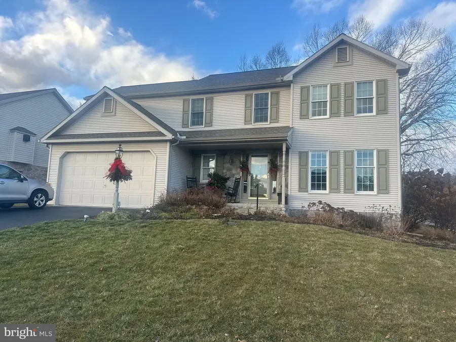 1005 Northfield Dr, Elizabethtown, PA 17022 - Image #2