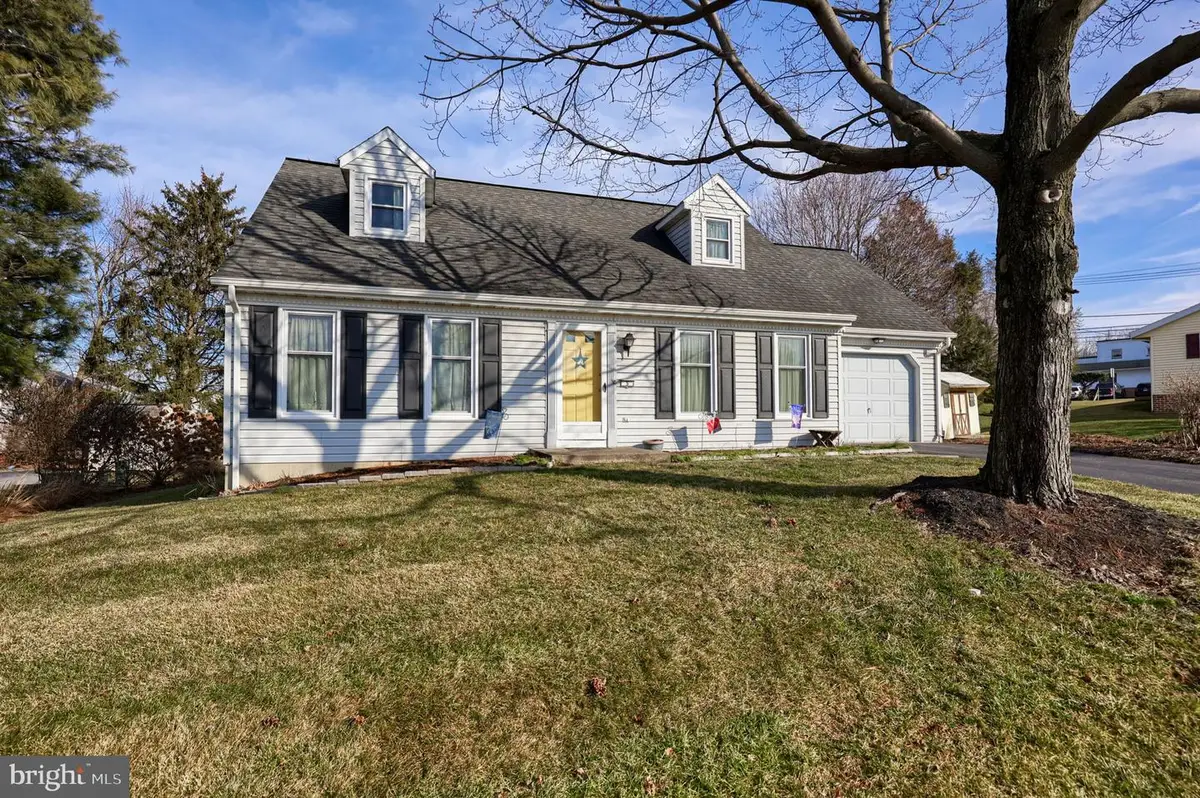 5 Oriole Dr, Ephrata, PA 17522 - Image #1