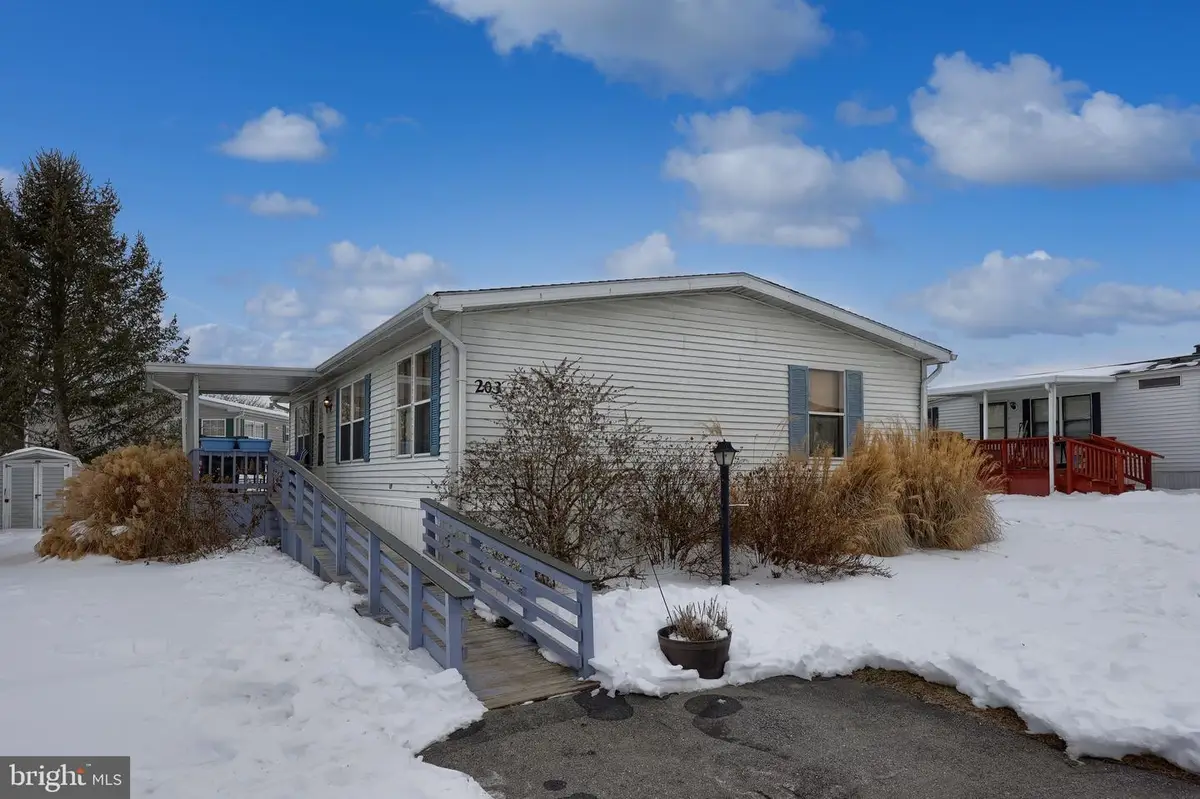 203 Thrush Ct N, Lancaster, PA 17603 - Image #1