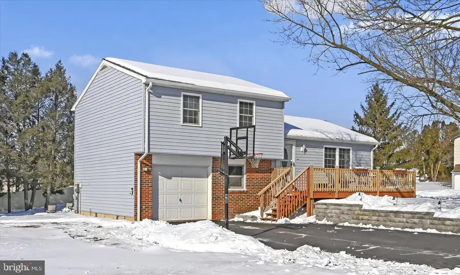 1030 Stellar Dr, Mount Joy, PA 17552 - Image #2